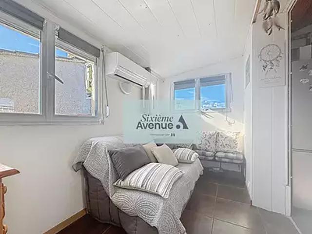 Six Fours les Plages 83140 Achat / Vente appartement 1 pièce t1 au dernier étage