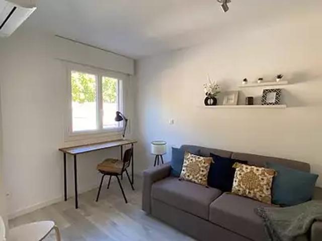 Six Fours les Plages 83140 Location appartement 1 pièce t1 balcon