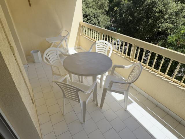 SIX FOURS LES PLAGES T2 + GRANDE TERRASSE