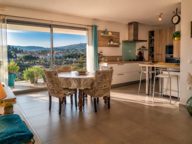 SIX FOURS LES PLAGES TYPE 3 DANS RESIDENCE RECENTE AVEC ASCE