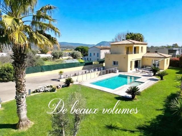 Six Fours les Plages, villa de 100 m², 3 chambres avec garage de 120 m² !