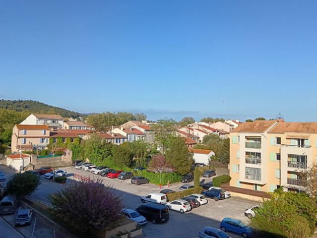 Six fours les plages Appartement T2 de 50 m² au 3ème étage avec cave de 4 m²