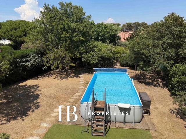 Six Fours les Plages, Le Brusc, maison de village avec piscine