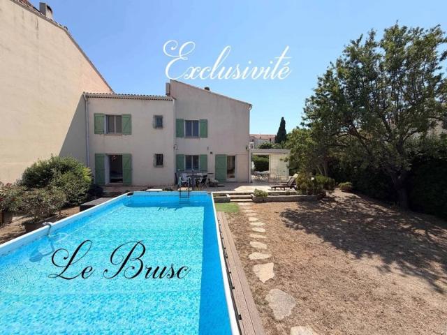 Six Fours les Plages, Le Brusc, maison de village avec piscine + garage + atelier, à 200 m du port !