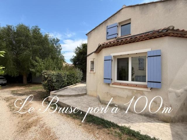 Six Fours les Plages, Le Brusc, maison de village avec terrasse et places de parking