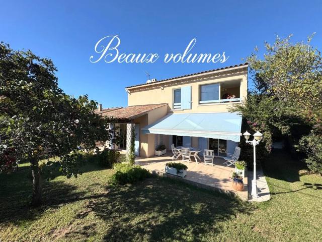 Six Fours les Plages, maison provençale de 120 m² + garage de 23