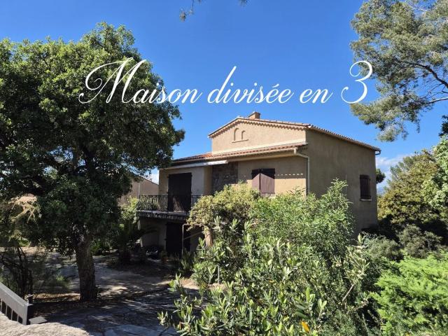 Six Fours les Plages, proche du Brusc, maison divisée en 3 appar