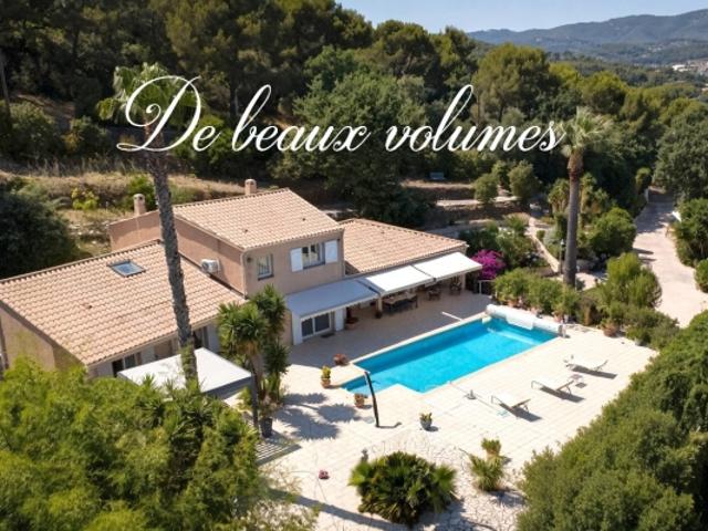 Six Fours les Plages, propriété avec piscine, vue mer, double garage