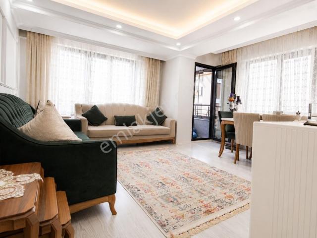 Siyavuşpaşa Gelincik Sokak'ta 4 Yıllık Binada Ön Cephe Balkon