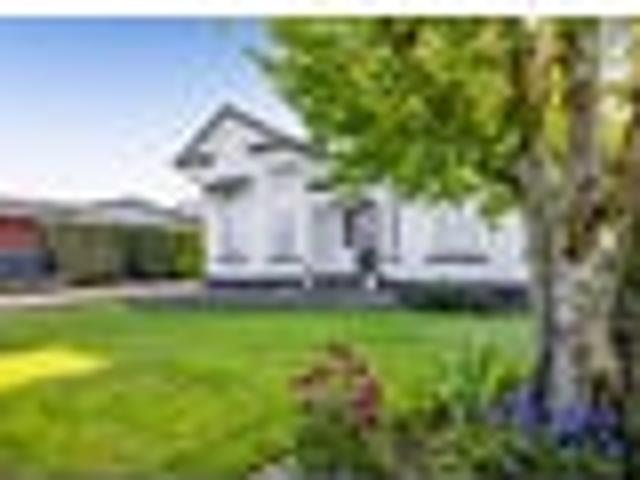 SIZEABLE HOME MODERN COMFORTS TIMELESS CHARM