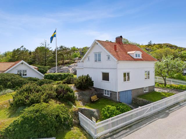 Sjövägen 52 a och b