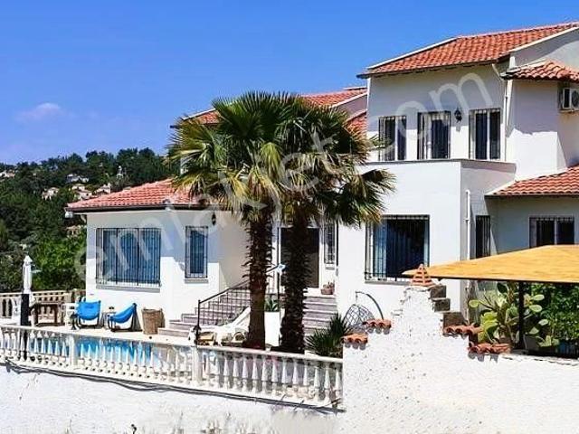 Soğucak Mahallesinde Panoramik Manzaralı 5+1 Villa