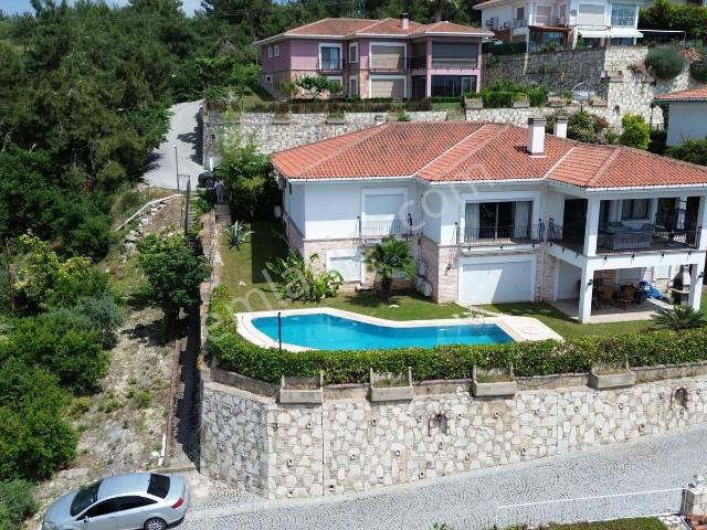 Soğucak'ta Deniz Manzaralı Özel Havuzlu 8+1 Lüks Villa