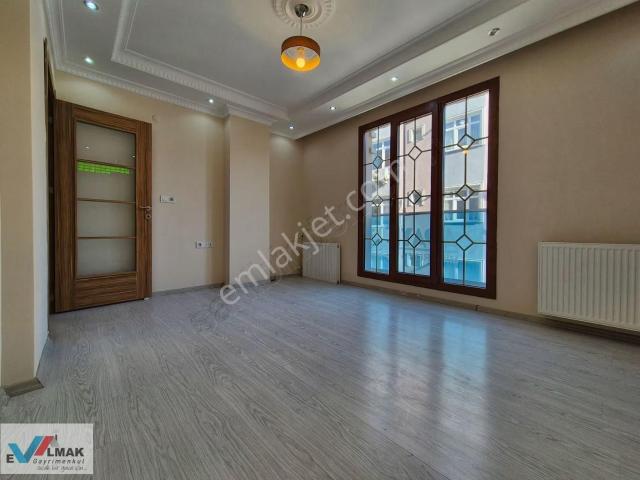 Söğütlüçeşme Mah.de Satılık 1+1 Arakat Evalmak Gayrimenkul'den
