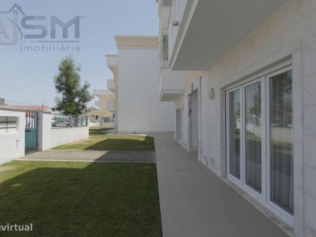 So Domingos de Rana Apartamento T2 recente com suite e garagem