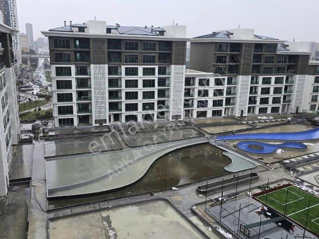 Som Meydan Satılık Köşe 3+1