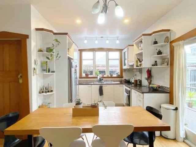 SOMERFIELD FOUR BEDROOMS, HEATPUMP AND LOGBURNER
