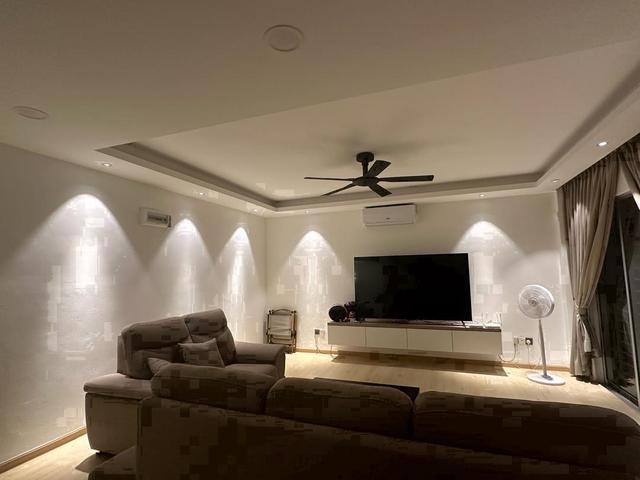 Sommerset Close Upper Floor Townhouse 25MRT Pertama