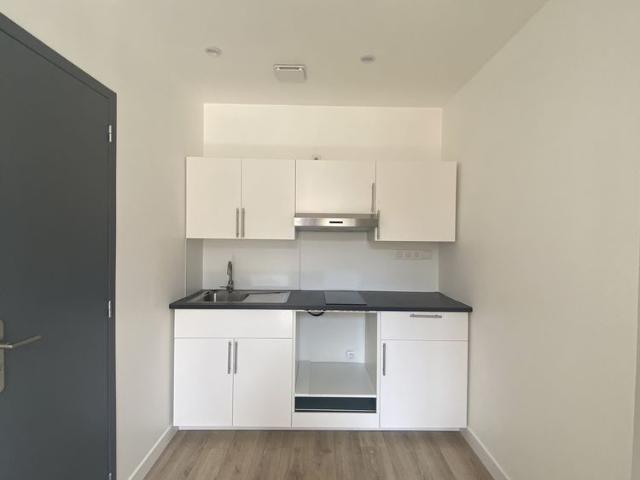 SOMMIERES Centre piéton Appartement T1 + bureau de 30 m²