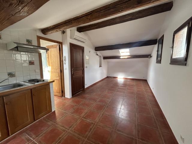 SOMMIERES CENTRE PIETON Studio au 3ème étage de 26.87m²