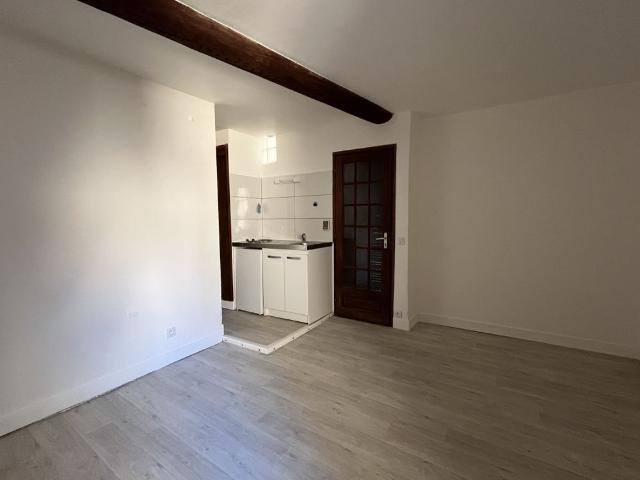 Sommières Centre Piéton Studio rénové de 27m² au 2ème étage