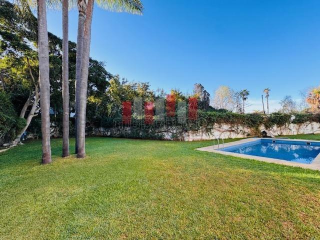 Somptueuse maison à vendre à Anfa. Surface totale 1400 m². Piscine et air conditionné