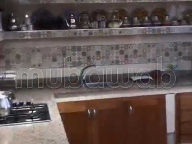 Somptueuse maison à vendre à Corniche. Surface totale 400 m². Système de parabole et salon marocain