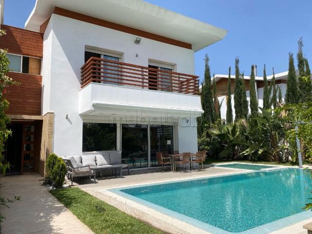 Somptueuse maison à vendre à Ville Verte. 5 pièces confortables. Piscine