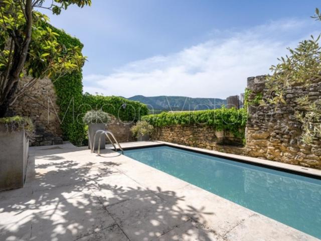 Somptueuse maison de village avec piscine et vues panoramiques