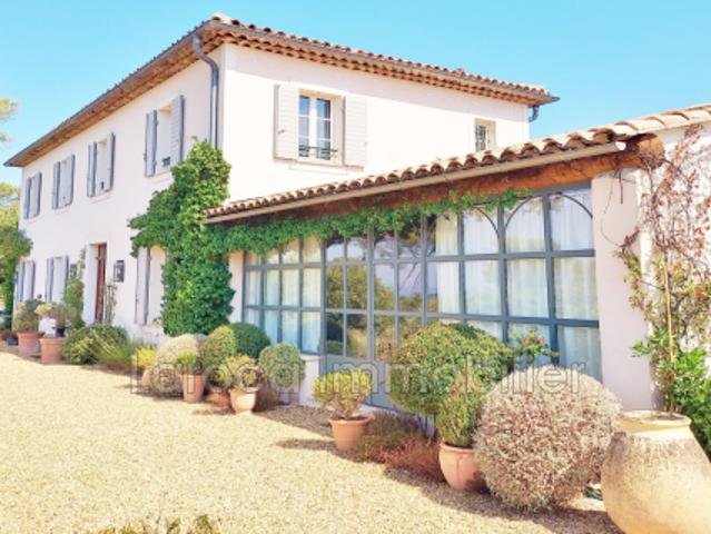 Somptueuse Bastide en situation dominante à Lorgues