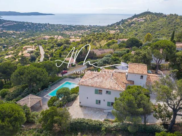 Somptueuse Vue Sur La Mer pour cette Villa Renovee avec Parc 232m² Cavalaire sur Mer