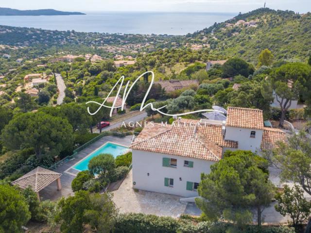 somptueuse VUE SUR LA MER pour cette VILLA RENOVEE avec PARC