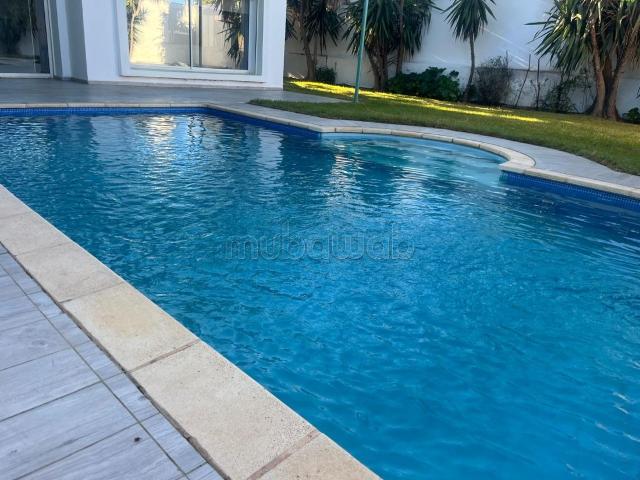 Somptueuse villa à louer à Ain Diab. Superficie 600 m². Porte sécurisée et chauffage central