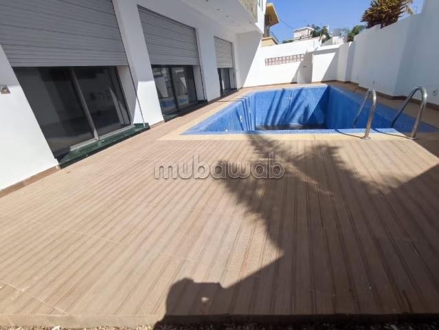 Somptueuse villa à louer à Oasis. 4 chambres agréables. Piscine et air conditionné
