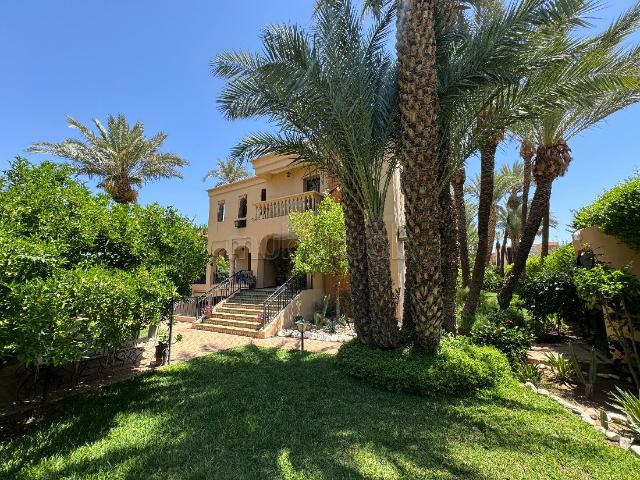 Somptueuse villa à vendre à Hay Targa. 7 grandes pièces. Bien meublé