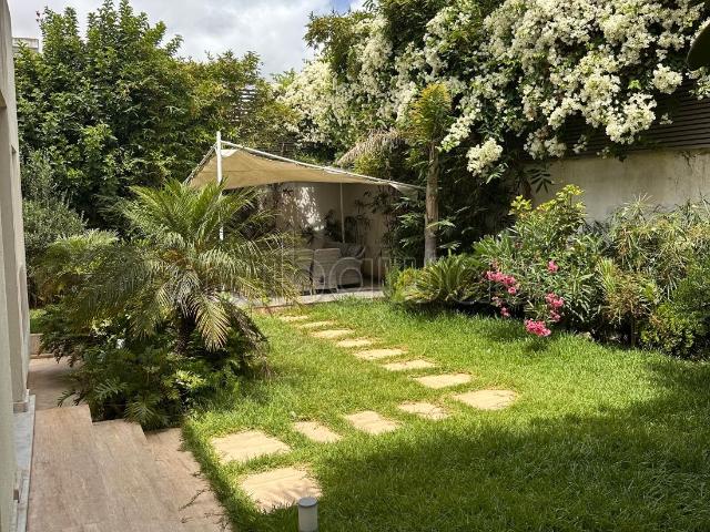 Somptueuse villa à vendre à Oasis. Superficie 668 m². Meublé