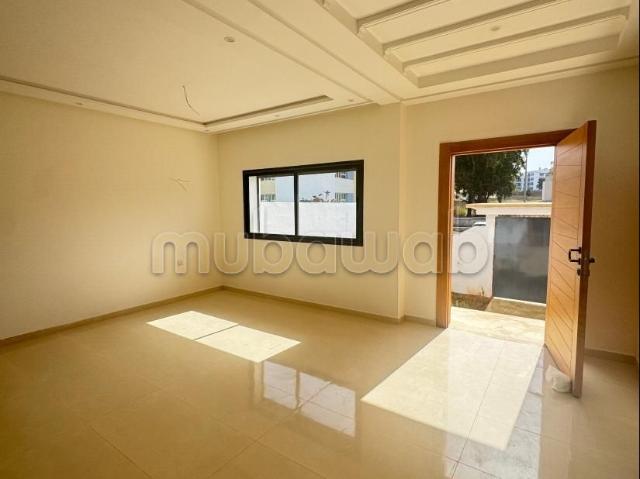 Somptueuse villa à vendre à Maamora. 7 pièces. Fenêtres avec double vitrage et porte blindée