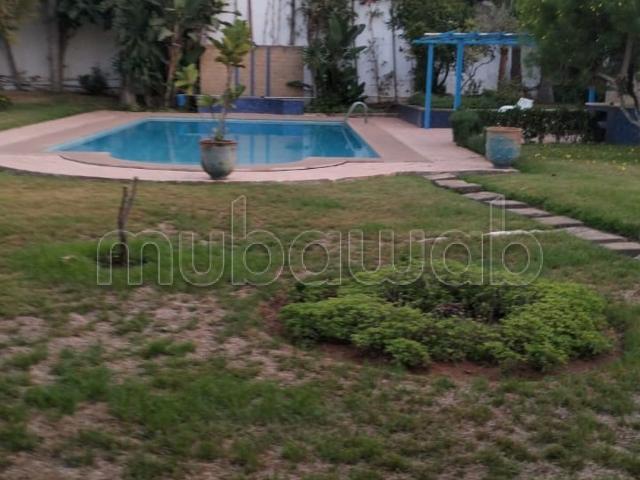 Somptueuse villa à vendre à Souissi. 4 chambres. Places de parking et beau jardin
