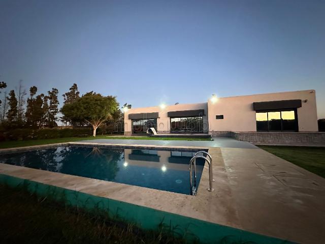 Somptueuse villa à vendre à Sidi Ali Ben Hamdouche. 6 grandes pièces. Meublé