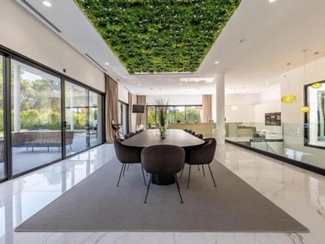Somptueuse villa de plus de 1 300M² au nord de Montpellier