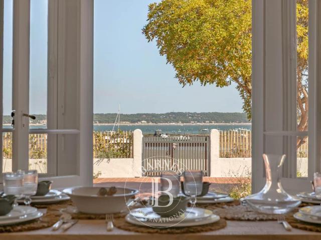 Somptueuse Villa En Première Ligne Dans Le Village Du Cap Fe. 300m² Le Cap Ferret