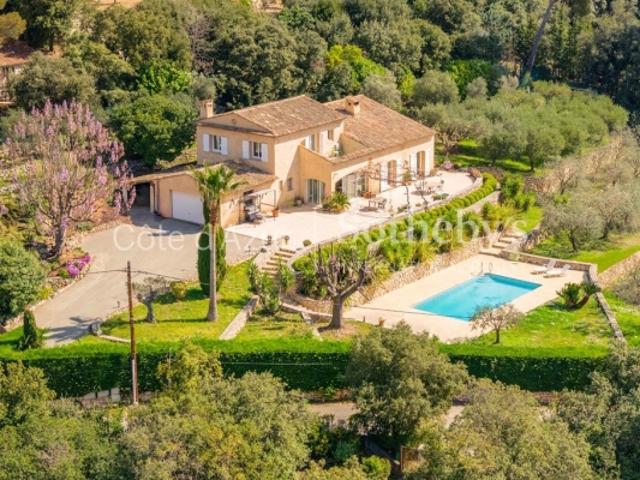 Somptueuse villa provençale avec vue dégagée, aperçu mer et piscine chauffée, à Cabris
