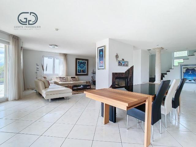 Somptueuse villa surplombant la ville de Delémont | dreamo. Ch
