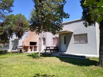 Son 2 Casas C u Amplio Parque Parrill de 50 m m