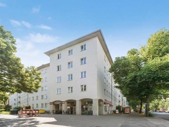 Sonderpreis! Vermietete Wohnung in zentraler Lage Etage 1 + Balkon Vorarlberger Damm