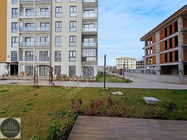 Sönmez'den Cumhuriyet Mah.1+1 Havuz Manzaralı 50m² Satılık Daire