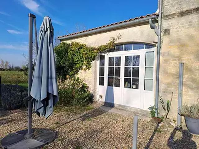 Sonnac 17160 Location appartement 2 pièces t2 terrasse