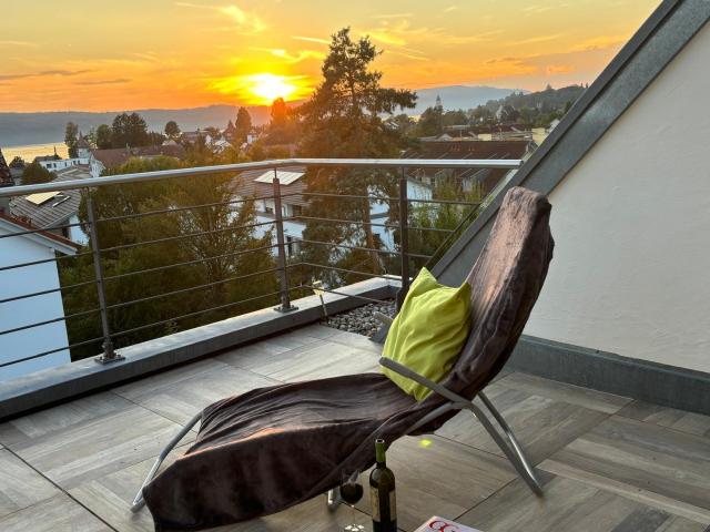Sonne + Seesicht Pur im energetisch und baubiologisch saniertem DG + 3 Sonnenterrassen