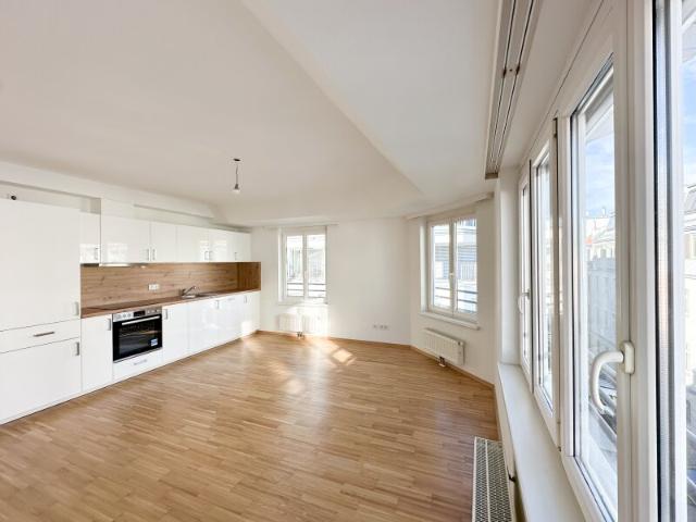 SONNENDURCHFLUTETE 2 Zimmerwohnung in stilvollem Altbauhaus inkl. neuer Küche Nahe AKH WIEN