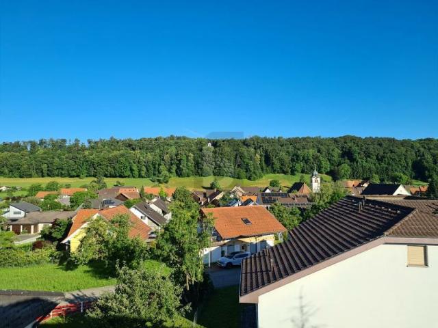 SONNIG, KLIMATISIERT MIT BALKON UND E LADESTATION